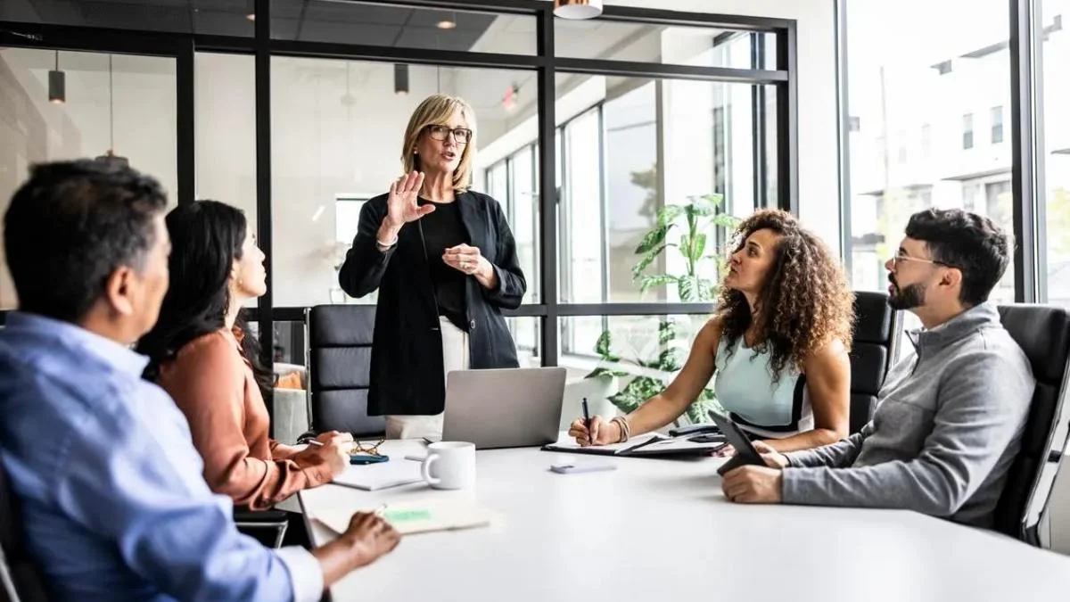 Es posible que las mujeres estén más preparadas para el entorno laboral de la IA de lo que creemos