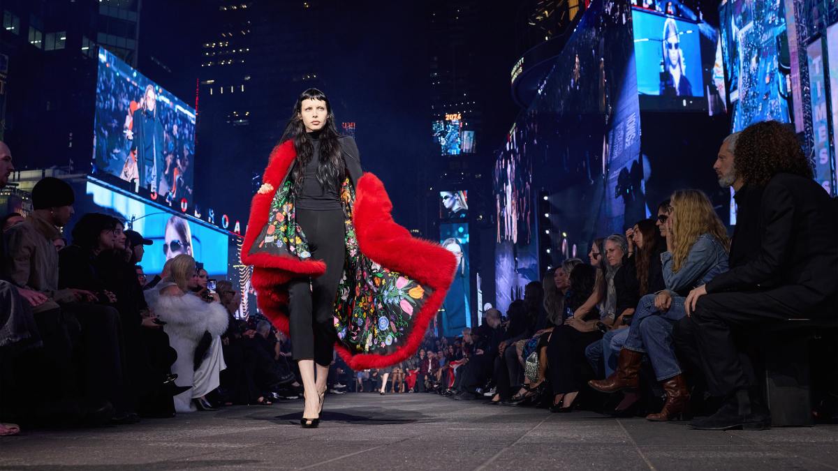 Gucci convierte Times Square en su pasarela de moda