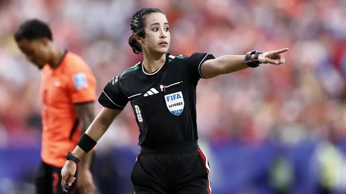 Katia García hace historia como la tercera mujer en arbitrar un Mundial masculino y la primera mexicana