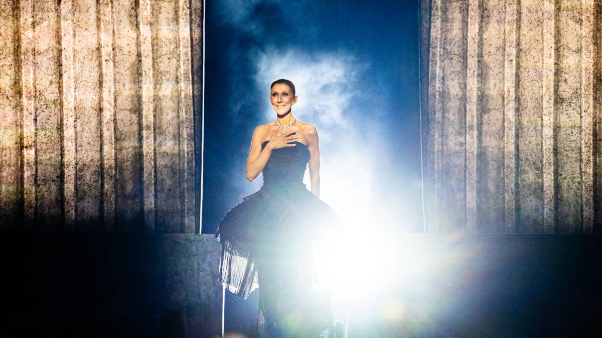 Céline Dion actúa por sorpresa en el desfile de L’Oréal Paris