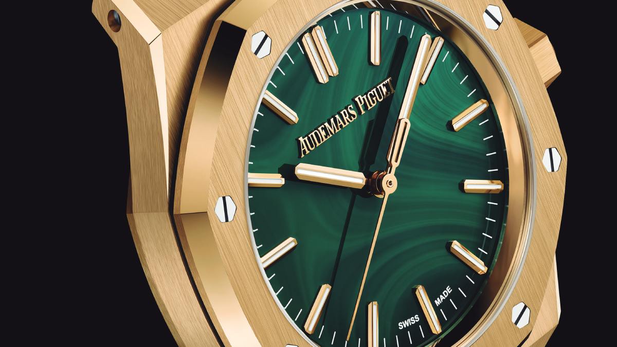 Así es el increíble reloj que llevaba Bad Bunny en la Super Bowl, un verde natural