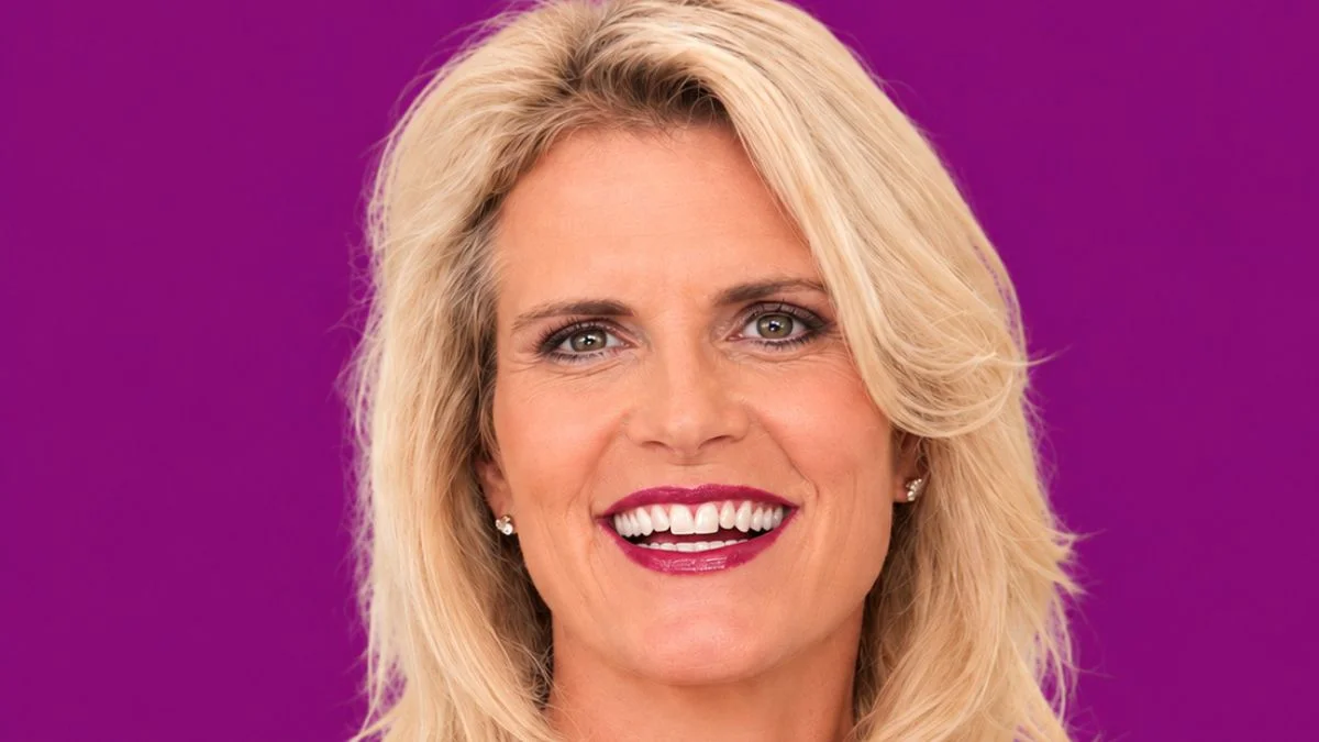 Emily Weeks, creadora de la Fundación SheRocks: “Liderar no consiste solo en ocupar un asiento en la mesa, sino en hacer sitio para los demás”