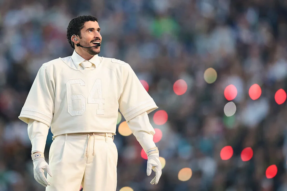 Bad Bunny se viste de Zara y hace historia en el Super Bowl