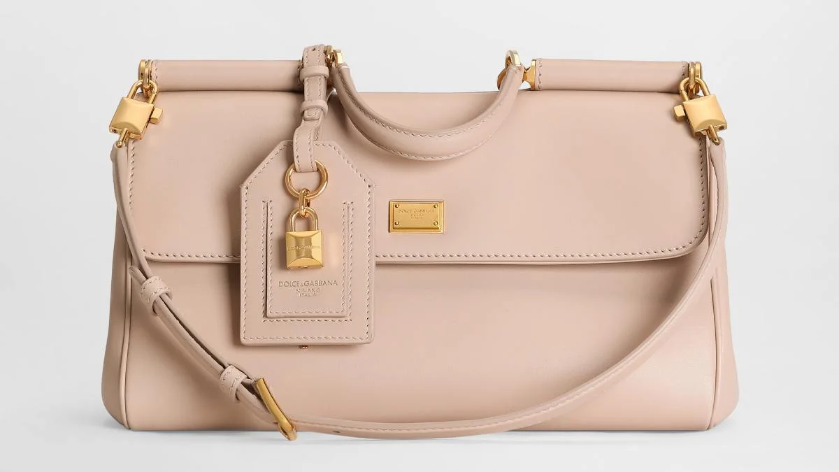 El bolso de Dolce & Gabbana que convierte cada look en una escena italiana