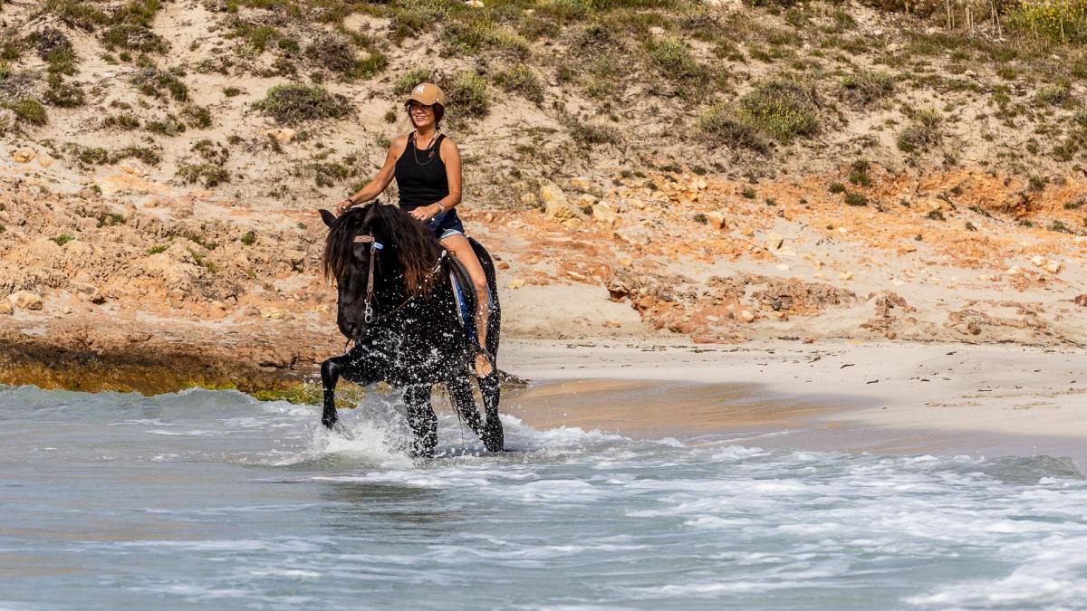 Marta González, embajadora de Menorca Horse Week: «El Camí de Cavalls es una joya en sí misma»